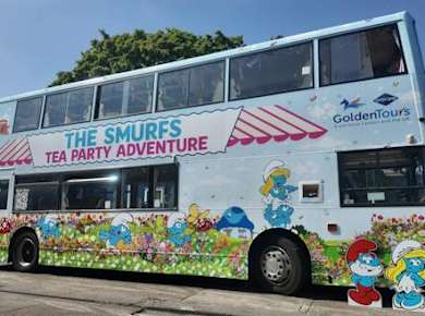 Doppeldecker-Bustour zum Thema „Die Schlümpfe“ mit Nachmittagstee