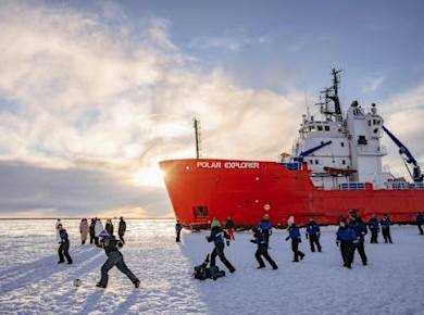 „Polar Explorer“-Eisbrecher-Bootsfahrt in Schwedisch-Lappland