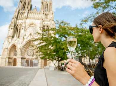 Tagesausflug von Paris zur Kathedrale von Reims und zur Champagnerkellerei Pommery