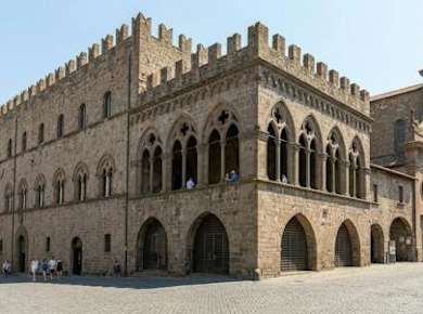 Viterbo: Papstpalast – Ticket ohne Anstehen und Tourguide