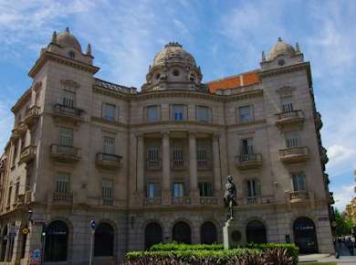 Half-day Reus heritage and shopping tour
