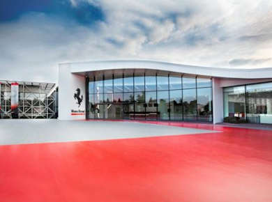 Eintrittskarte für das Ferrari-Museum und Bustransfer ab Modena