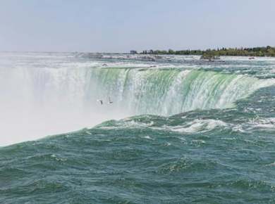Niagara Falls Skylon Tower und geführte Tour hinter den Fällen