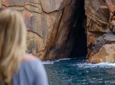 Granite coastline Wineglass Bay Cruises.jpg