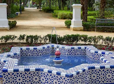Santa Cruz neighborhood Seville 1.jpeg