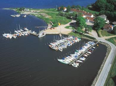 Kalvø Havn (Genner)