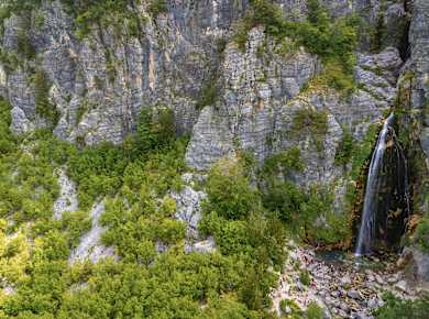 Shalë, Grunas-Wasserfall