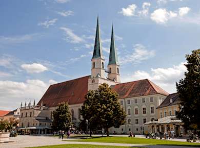 Altötting, Stiftspfarrkirche St. Phillipp und Jakob