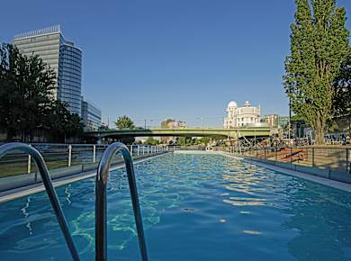 Wien, Badeschiff Wien