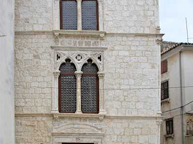 Cres (Insel Cres), Arsan-Palast