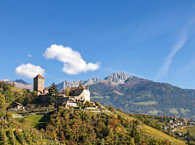 Dorf Tirol, Schloss Tirol