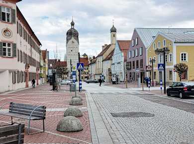 Erding, Altstadt mit Rathaus und Schönem Turm