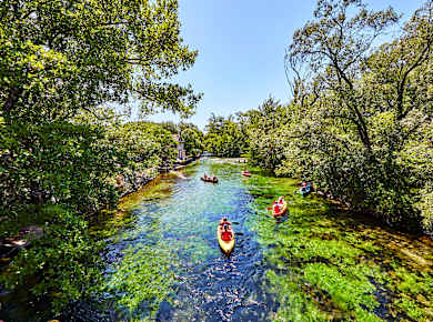 Fontaine-de-Vaucluse, Kanufahrt auf der Sorgue
