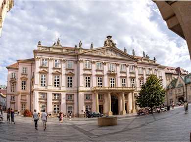 Bratislava, Primatialpalais