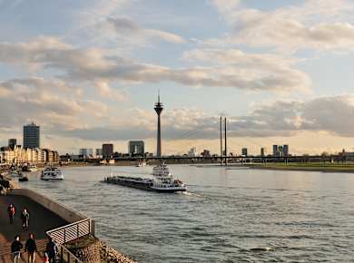 Düsseldorf, Rheinuferpromenade