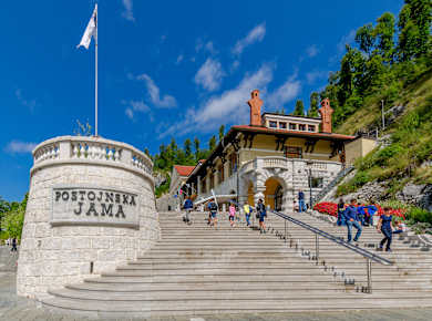 Postojna, Postojnska jama