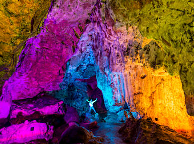 Sonnenbühl, Nebel- und Bärenhöhle