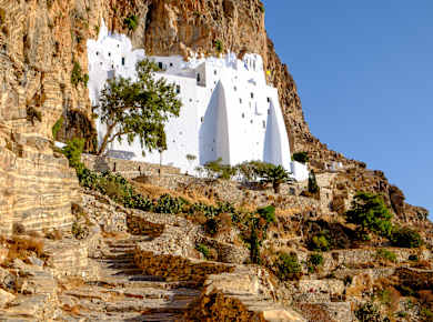Katapola (Insel Amorgos), Moni tis Panagias tis Chozoviotissas