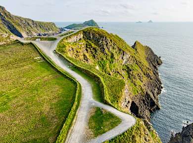 Wohnmobil auf den Kerry Cliffs auf der Iveragh-Halbinsel