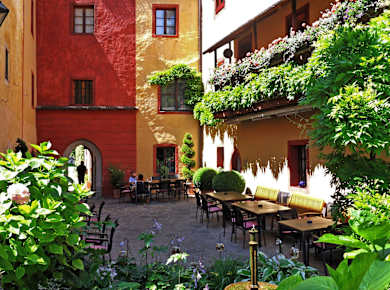 Kurtatsch-Entiklar, Tiefenbrunner Schlosskellerei Turmhof