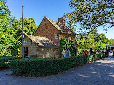 Melbourne, Cook's Cottage