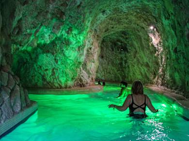 Miskolc-Tapolca, Höhlenthermalbad Barlangfürdö