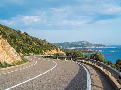 Motorradfahren an der Südküste Sardiniens
