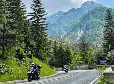 Motorradfahrer am Vršič-Pass
