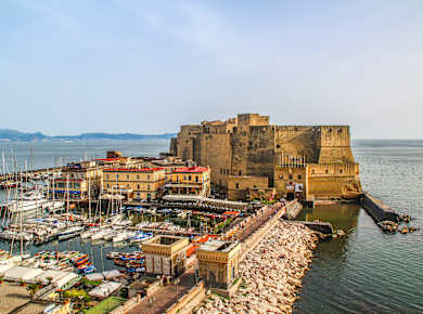 Neapel, Porto di Santa Lucia und Castel dell'Ovo