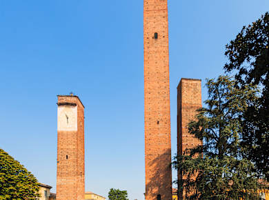Pavia, Geschlechtertürme