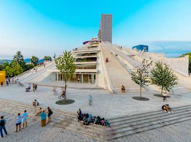 Tirana, Piramide Tirana