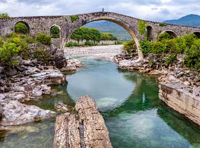 Postribë, Ura e Mesit