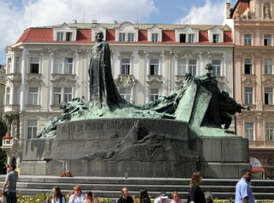 Prague hus statue