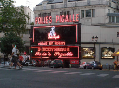 Paris 75009 Place Pigalle no 11 - Folies Pigalle 03