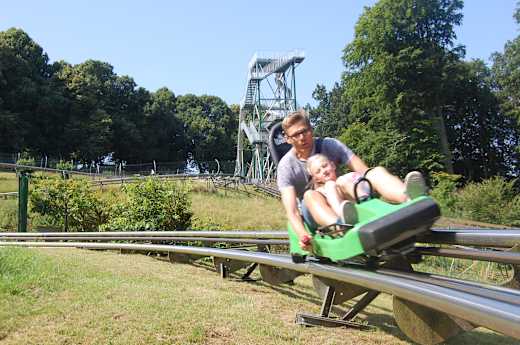 Inselrodelbahn mit Rutschenturm