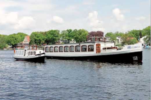 Salonschiff "Metamera" und Hafenbarkasse "Ursel"