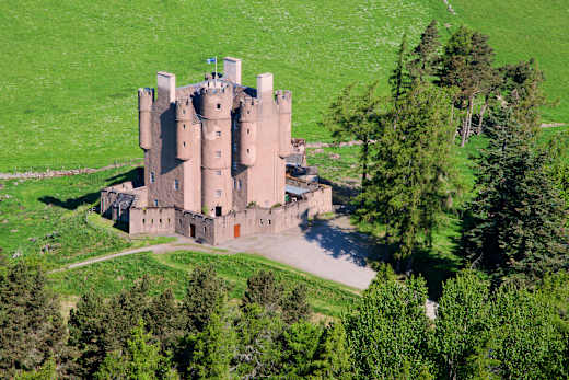 Braemar, Braemar Castle