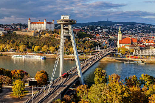 Bratislava, Most SNP und UFO