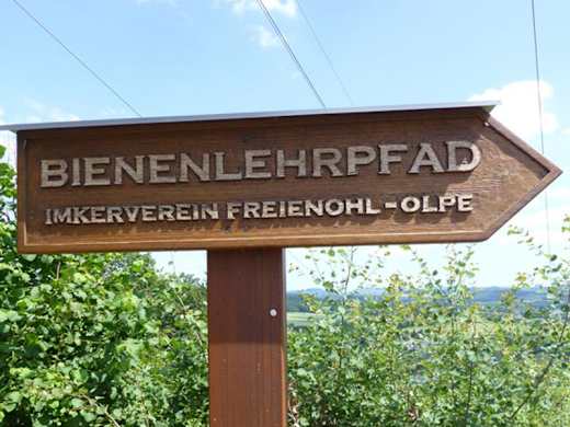 Bienenlehrpfad Freienohl Schild