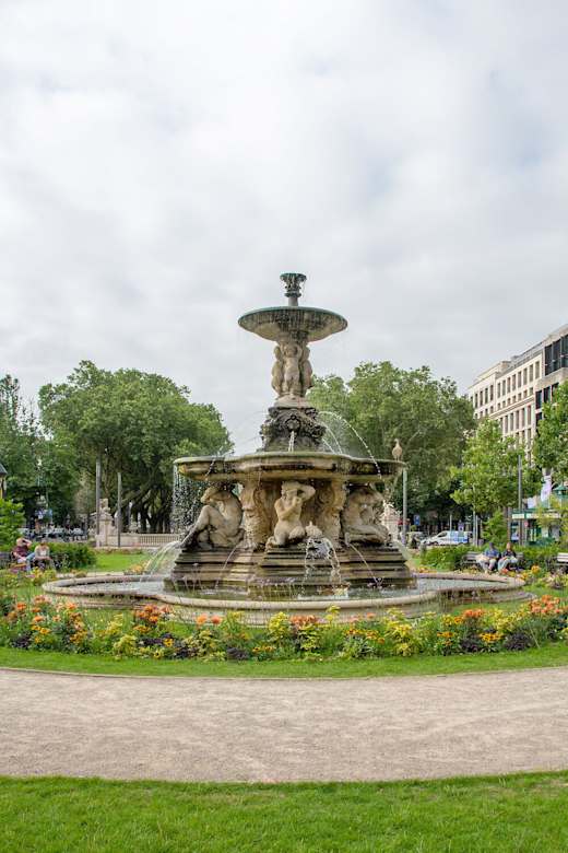 Schalenbrunnen auf dem Corneliusplatz