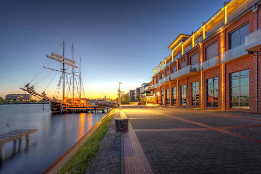 Der Bontekai mit dem Theater Theos und dem Restaurant Caos