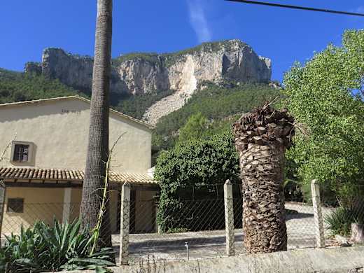 Der Puig de s Alcadena, der umrundet wird