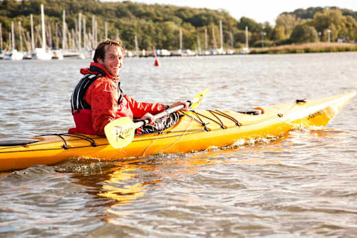 Paddler vor dem Hafen Ralswiek