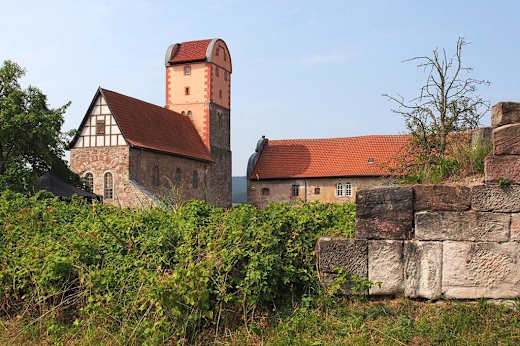 Romanische Basilika und Schloss Breitungen