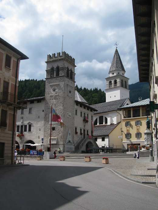 Die Piazza Tiziano in Pieve di Cadore