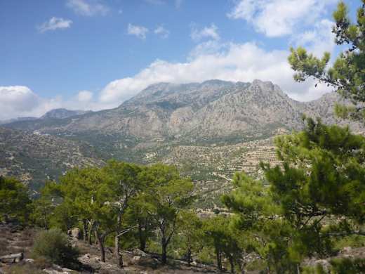 Blick vom Sattel ins Hinterland