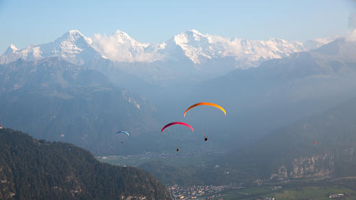 skywings-paragliding-tandemflug-winter-schnee-interlaken-jungfrau.jpg