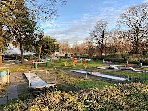 Outdoor-Minigolfanlage
