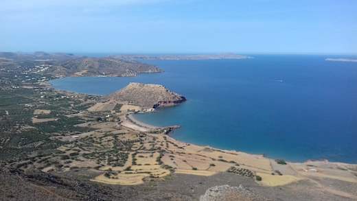 Blick auf die Buchten und den Berg Kastri