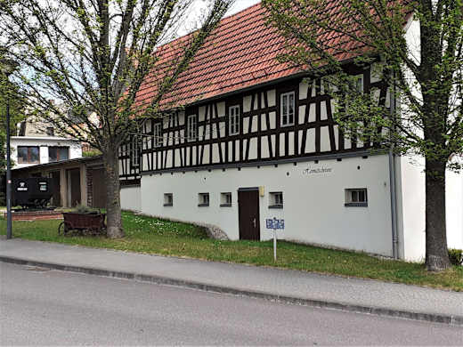 Die Heimatscheune in der Ortsmitte von Rositz
